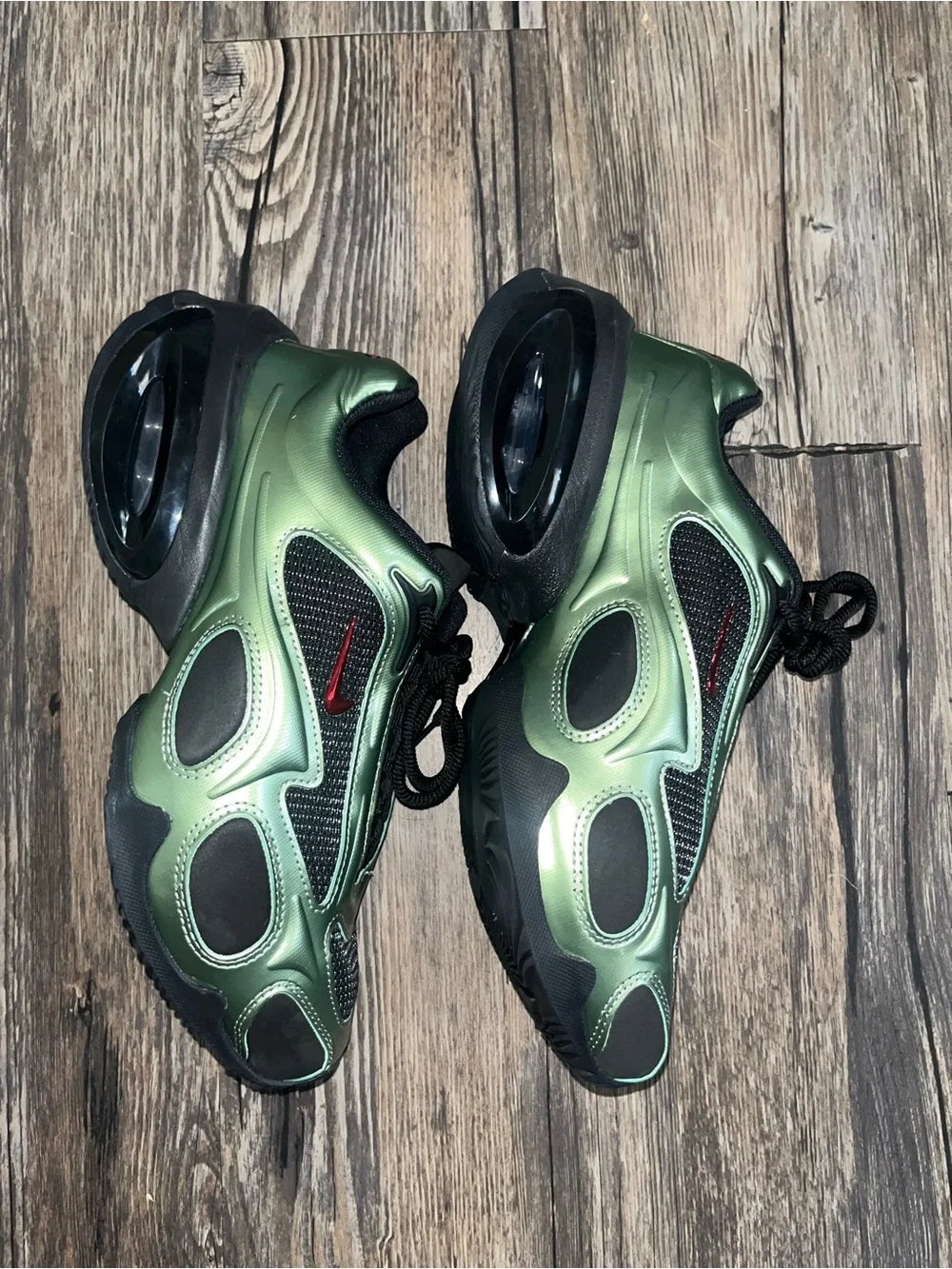Nike Men’s Black and Green Air Max Sneaker